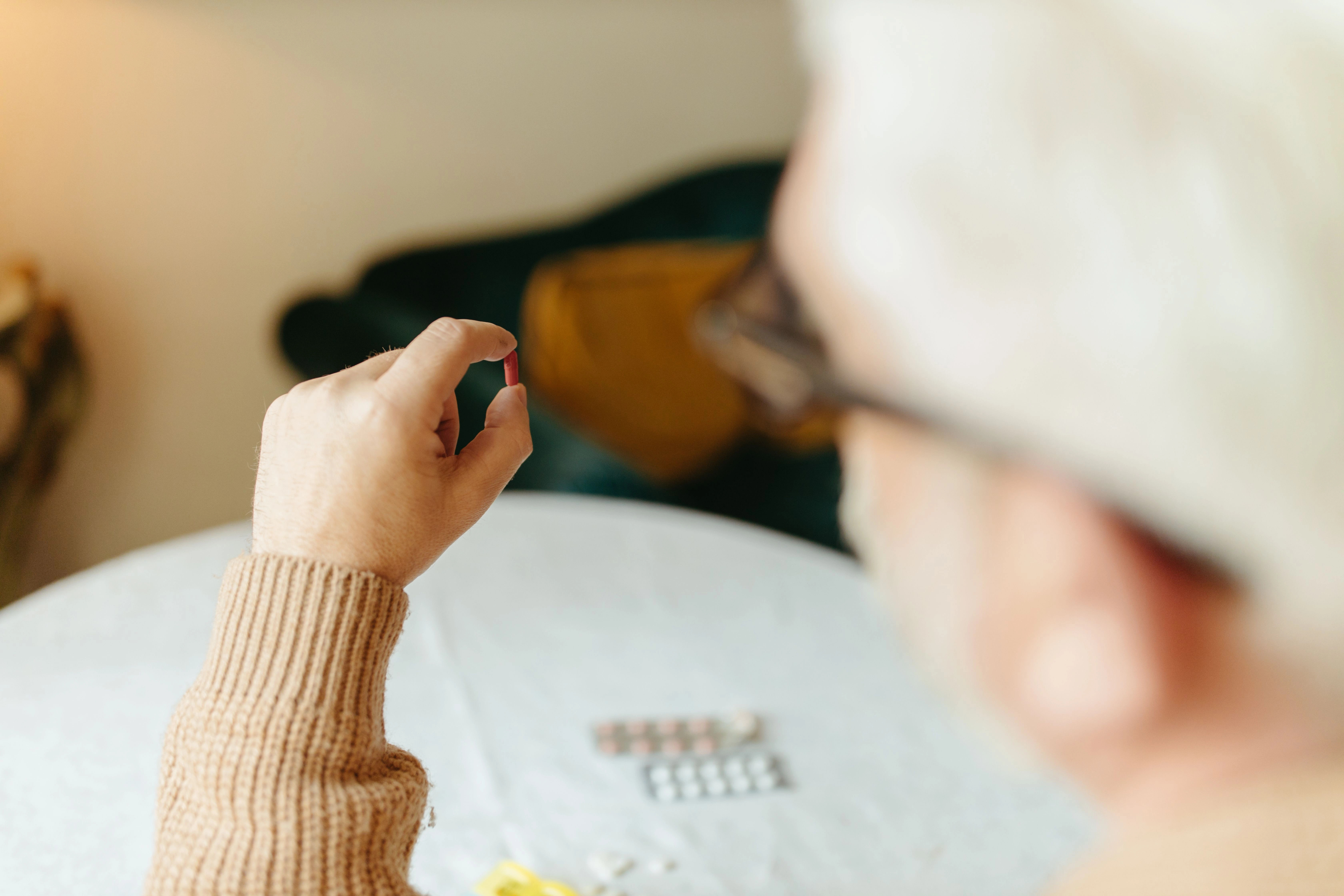 Suplementi për dhimbjet e nyjave dhe lidhja e tij me përparimin e Alzheimerit