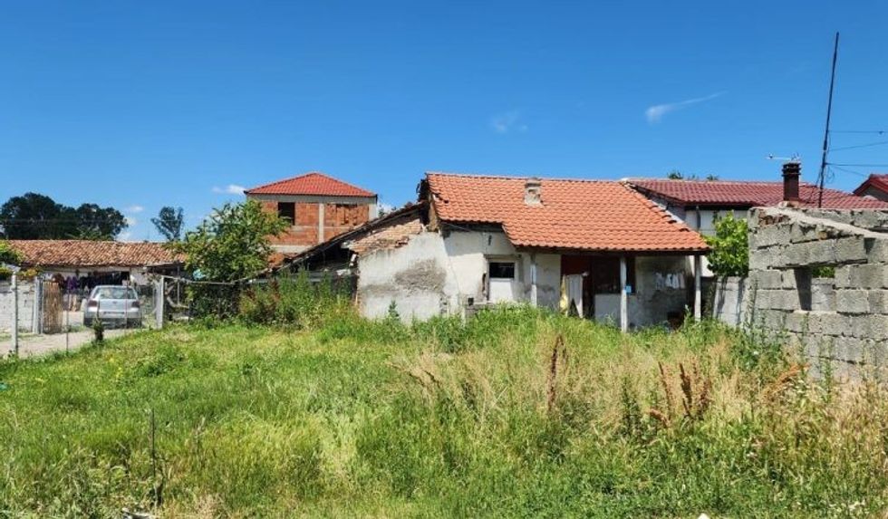 Gruaja 55-vjeçare gjendet e vdekur në banesën e saj në Maliq, hetimet vazhdojnë