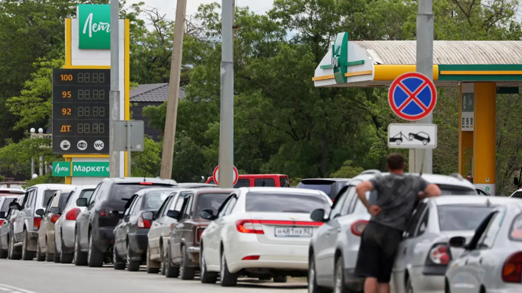 Krimea ndalon shitjen e karburantit pas sulmeve të Ukrainës mbi infrastrukturën energjetike