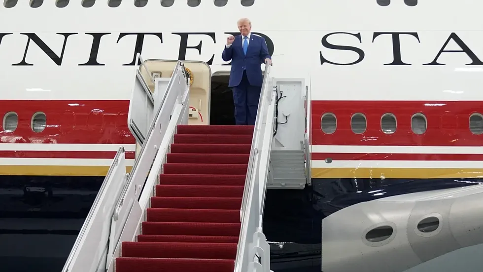 Trump prezanton Air Force One të ri: një “Shtëpi e Bardhë fluturuese” me stil të ri
