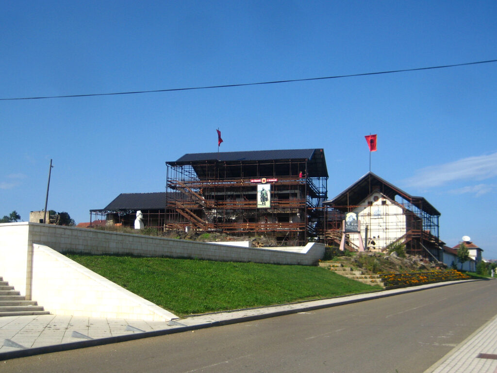 Prokuroria Speciale e Kosovës paralajmëron ngritjen e aktakuzës për sulmin ndaj familjes Jashari.