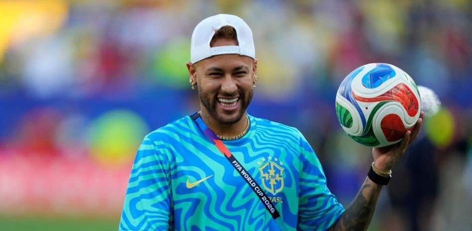Neymari përfundoi seancën e parë stërvitore me Brazilin dhe pritet të luajë ndaj Skocisë.