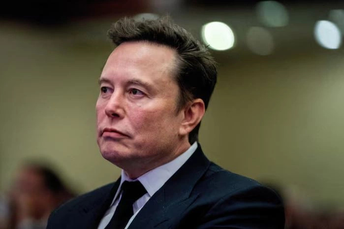Elon Musk ka humbur zyrtarisht statusin e trilionerit pasi pasuria e tij neto ka rënë në rreth 957 miliardë dollarë.