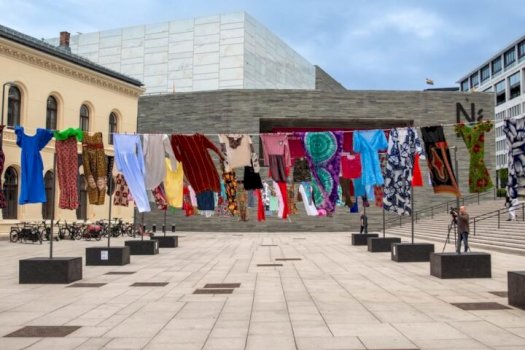 Instalacioni në Oslo që nderon të mbijetuarit e dhunës seksuale në luftën e Kosovës