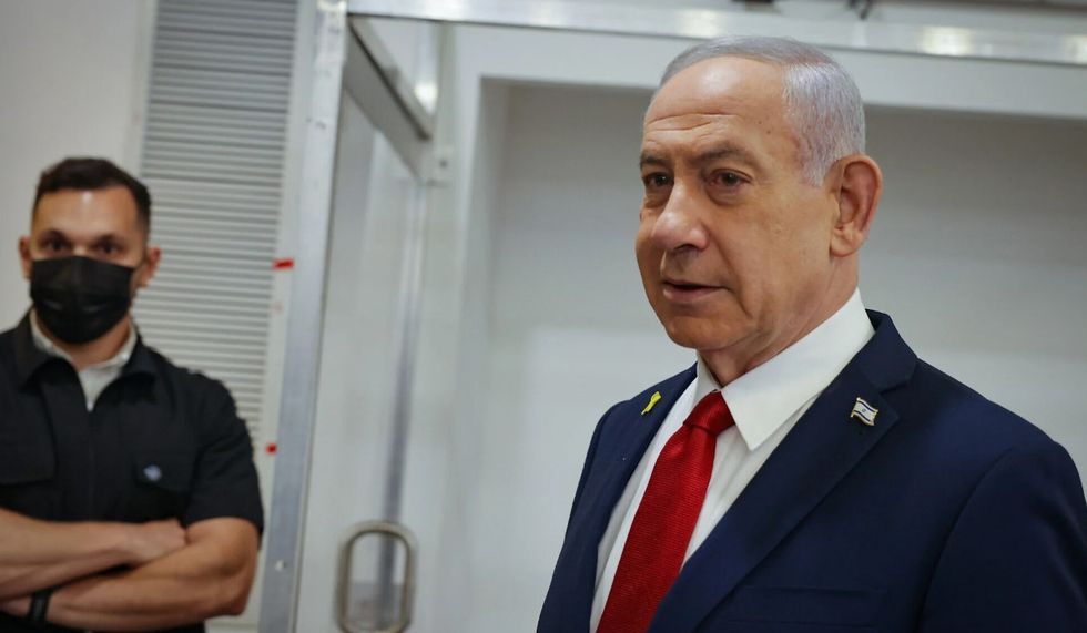 Netanyahu përfundon dëshminë në gjyqin për korrupsion pas 98 seancash