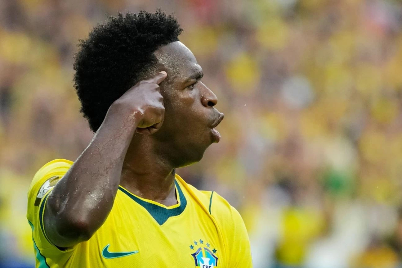 Vinicius Junior shënoi dy gola në fitoren 3-0 të Brazilit ndaj Skocisë në Botërorin 2026 dhe zbuloi bastin me trajnerin Ancelotti për golin me kokë.