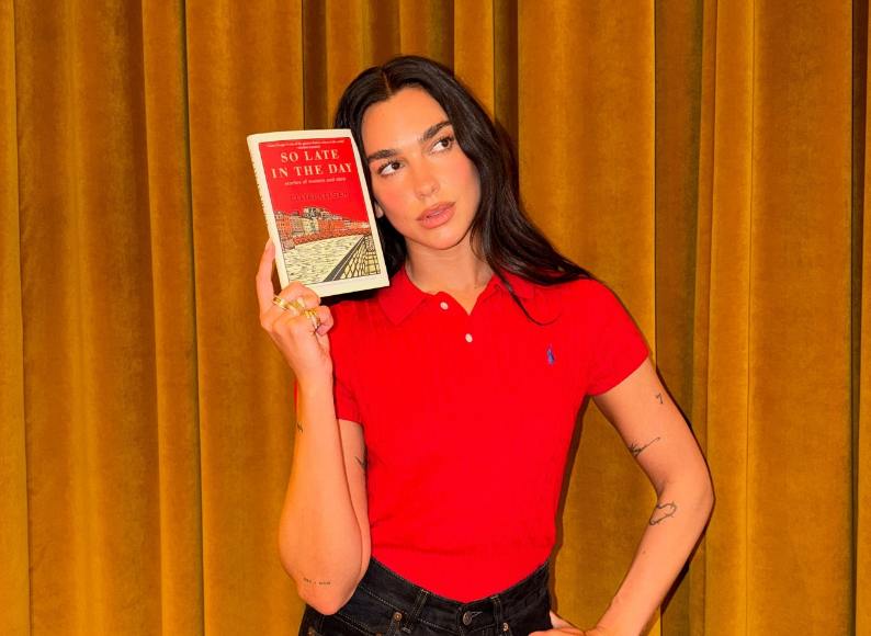 Dua Lipa ka hapur në Porto të Portugalisë bibliotekën “Manifesto Library” të dedikuar librave të ndaluar dhe të censuruar.