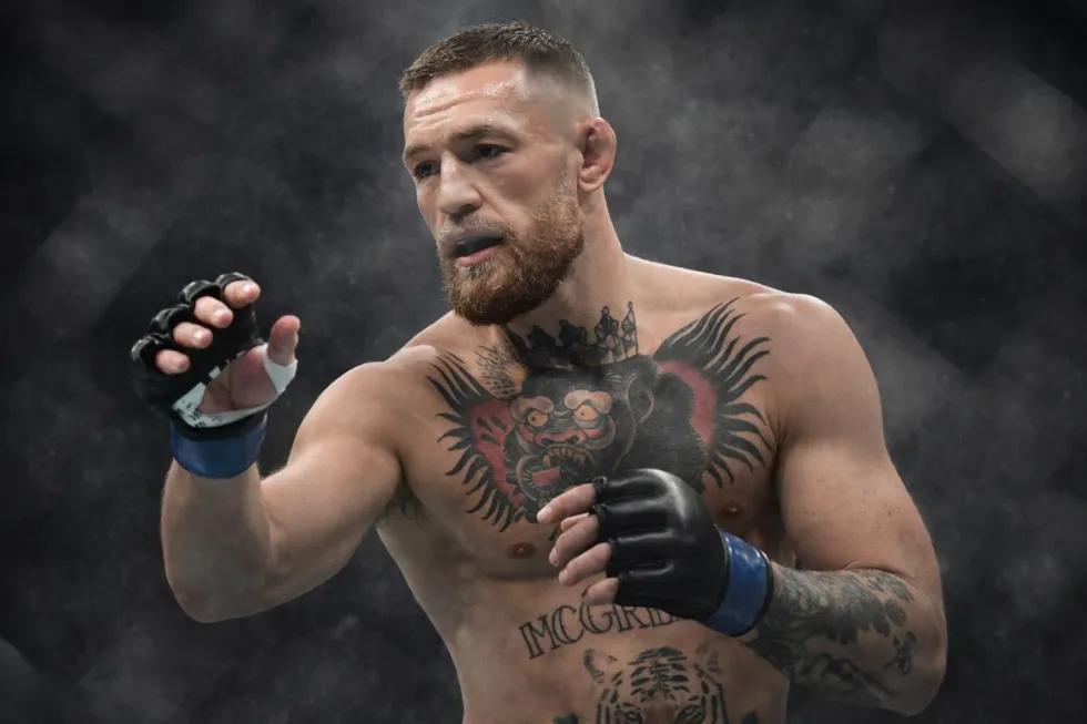 McGregor rikthehet në UFC me formë të papritur, a do të mposhtë Holloway?
