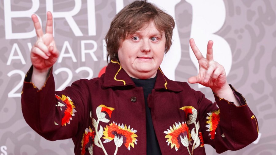 Lewis Capaldi në Sunny Hill: Një rikthim emocionues pas sfidave të mëdha