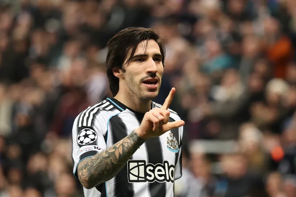 Tottenham synon dy goditje të mëdha në mesfushë, Tonali në qendër të bisedimeve