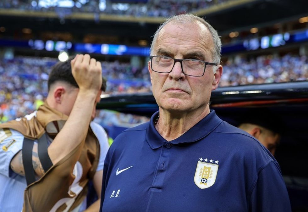 Marcelo Bielsa dha dorëheqjen si trajner i Uruguait pas eliminimit në fazën e grupeve të Kupës së Botës 2026, duke pranuar përgjegjësinë dhe zbuluar mosmarrëveshjet me lojtarët si Federico Valverde.