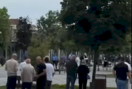 Të shtëna me armë zjarri tronditin sheshin e Podujevës, publikohen pamjet e ngjarjes