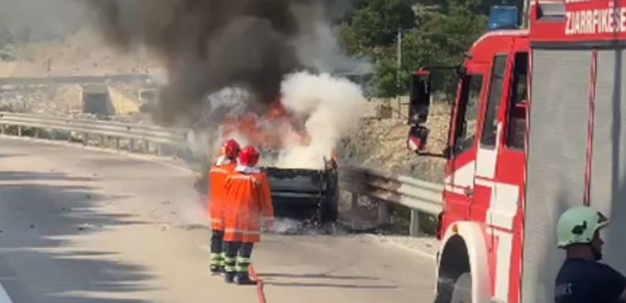 Dy makina digjen në flakë në Korçë dhe Vlorë, dyshimet për zjarrvënie dhe defekt teknik