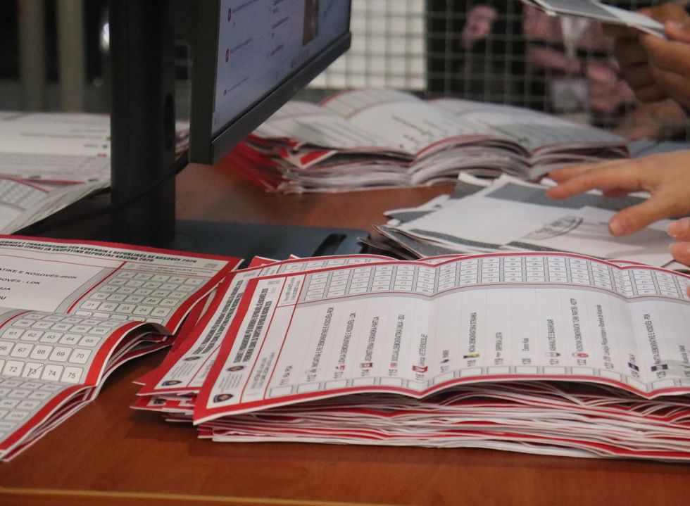 Bekim Haxhiu dhe Qëndrim Kryeziu do të dorëzojnë ankesa të reja në Gjykatën Supreme me dokumente të reja që pretendojnë mbi 500 vota të fshehura nga KQZ në favor të PDK-së.