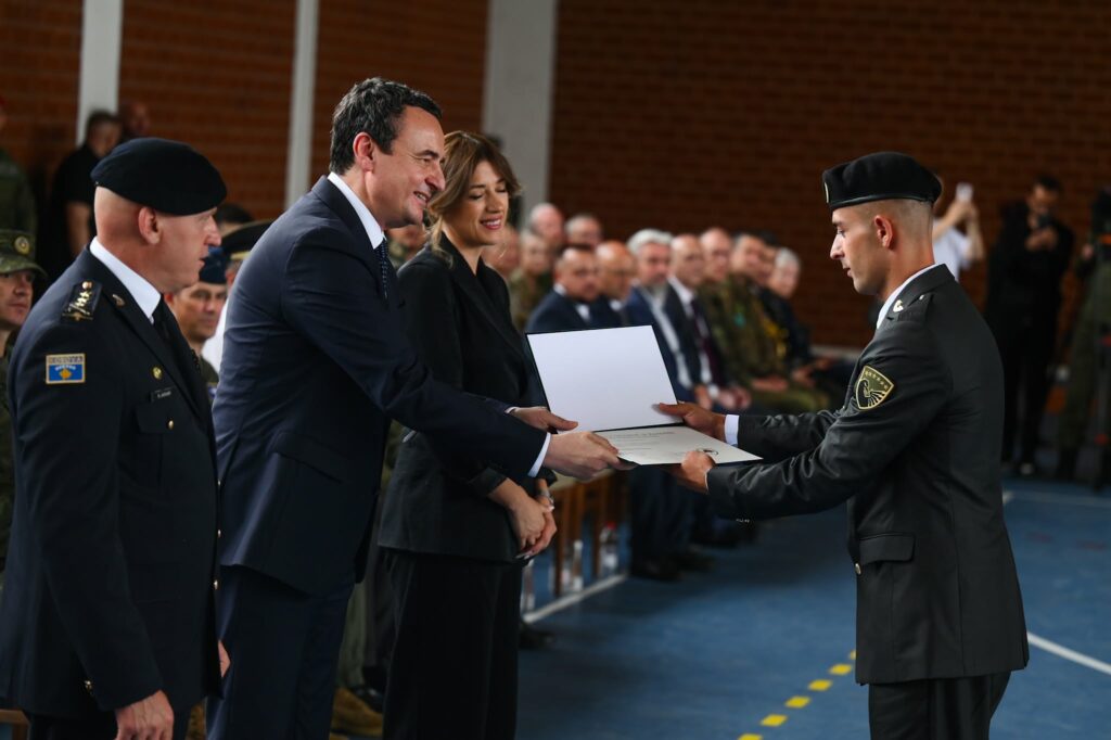 Diplomojnë 12 kadetët e rinj të FSK-së të gjeneratës 2026.