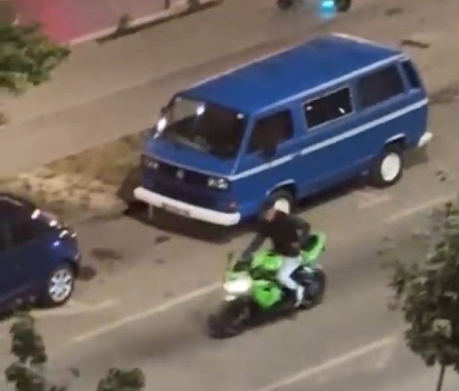Motoçiklisti në Prishtinë gjobitet për zhurmë dhe prishje të rendit publik