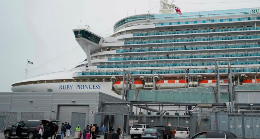 125 persona, përfshirë 102 pasagjerë dhe 23 anëtarë të ekuipazhit, u infektuan me norovirus në anijen turistike Ruby Princess gjatë lundrimit drejt Alaskës.