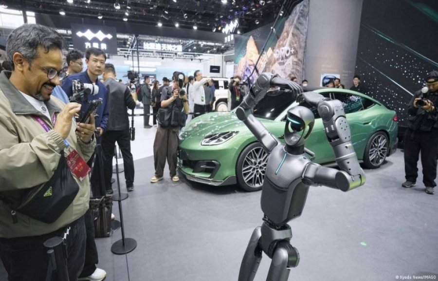 Rritja e Shpejtë e Makinave Elektrike në Botë dhe Sfida Globale