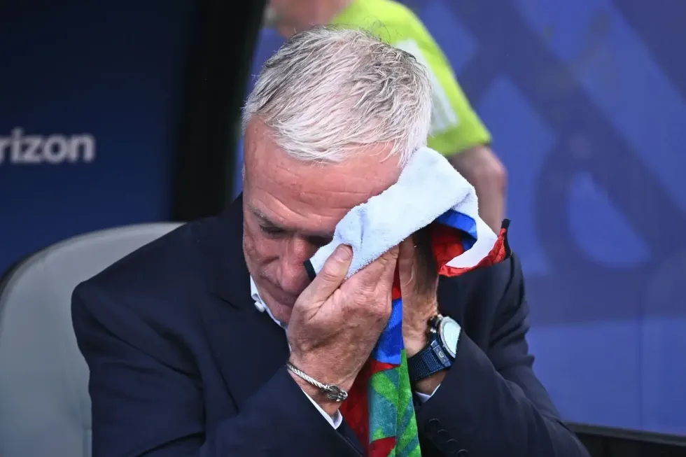 Trajneri Didier Deschamps akuzon stafin e Paraguait për ofendime personale gjatë ndeshjes Francë-Paraguai në Botërorin 2026.