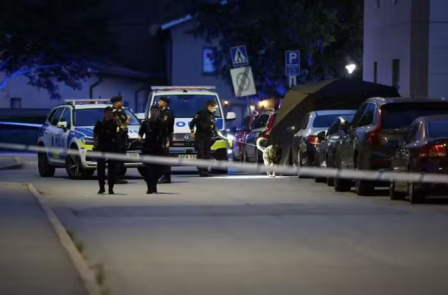 Një i dyshuar është arrestuar dhe ndodhet në paraburgim për vrasjen e të riut kosovar në Suedi.