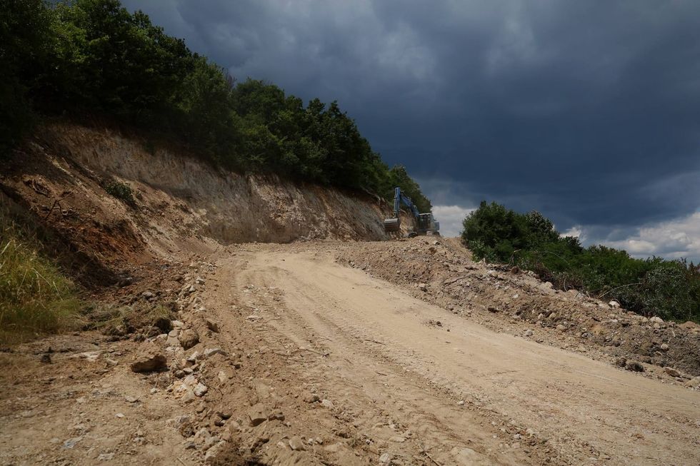 Përfundon rruga kryesore drejt Parkut "Pishat" në Sllatinë, investim i rëndësishëm i komunës