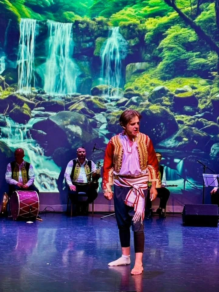 Lord Byron rikthehet në skenën londineze përmes Shqipërisë dhe kulturës së saj