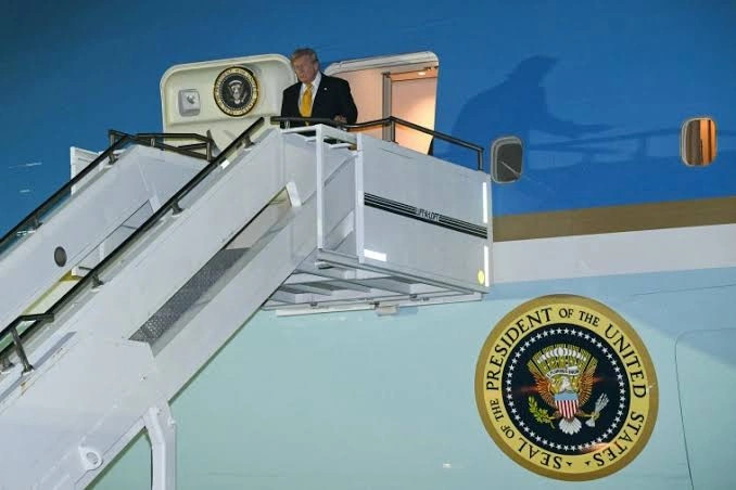 Trump zgjedh aeroplanin e vjetër presidencial për kthimin nga Turqia, ngrit tensionet për sigurinë e avionit të ri