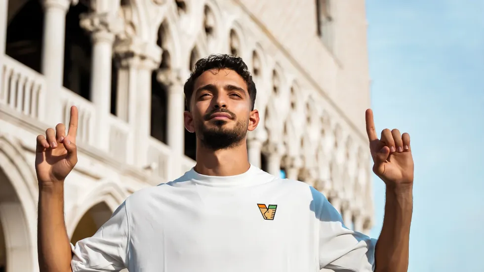Albion Rrahmani ka nënshkruar kontratë afatgjatë me Venezia FC deri në qershor 2029 pas transferimit të përhershëm nga Sparta e Pragës.