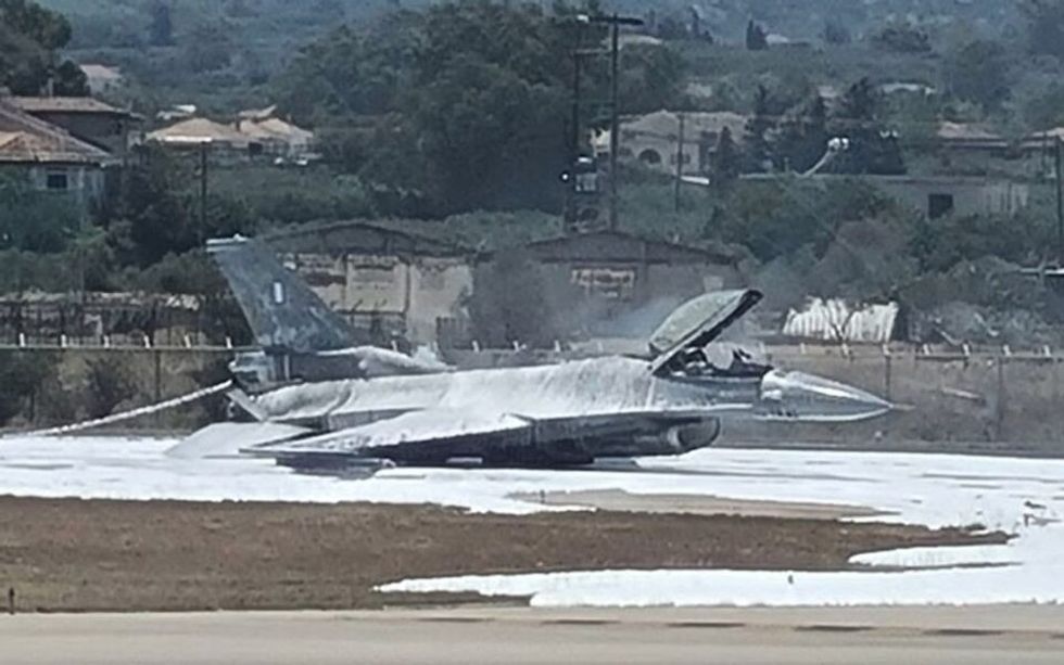 F-16 grek digjet pas uljes emergjente në Zakynthos