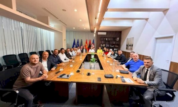 Kriza në marrëdhëniet ndërshqiptare pas ndalimit të zyrtarëve në Qafë Thanë