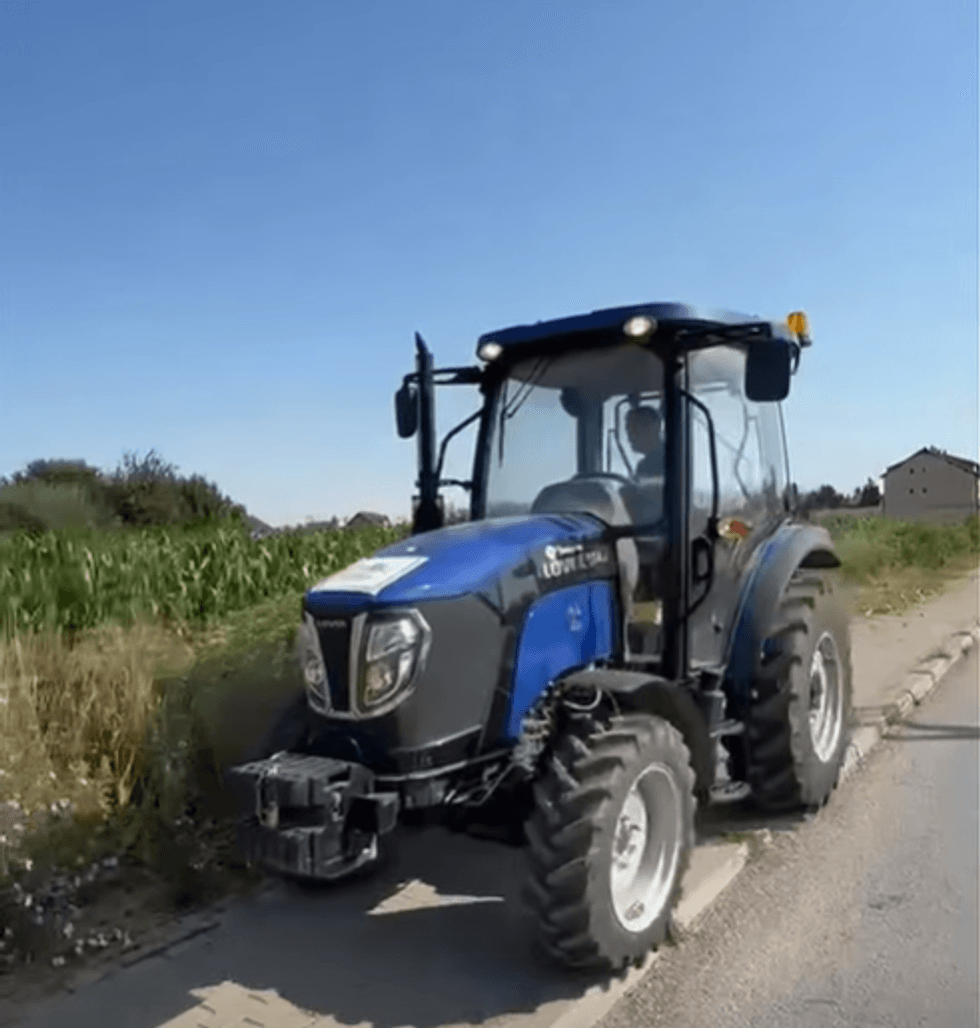 Ferizaj nis aksionin për pastrimin e trotuareve nga barishtet