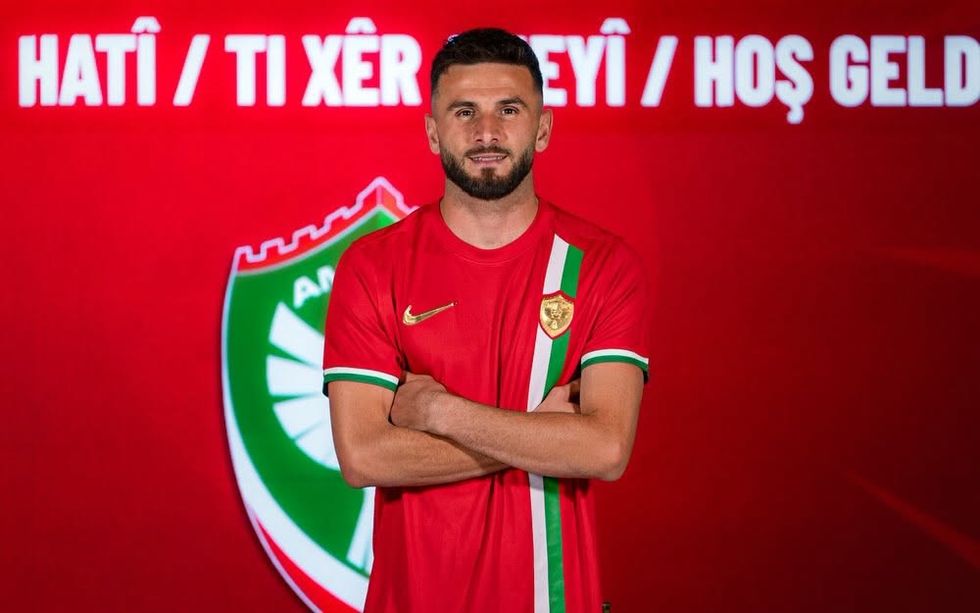 Lumbardh Dellova firmos kontratë trevjeçare me Amedsporin në Turqi.