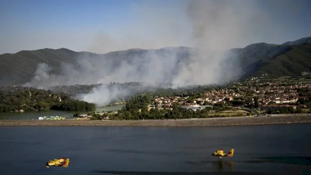 Vala e të nxehtit ndez zjarre të reja në Francë, autoritetet në alarm