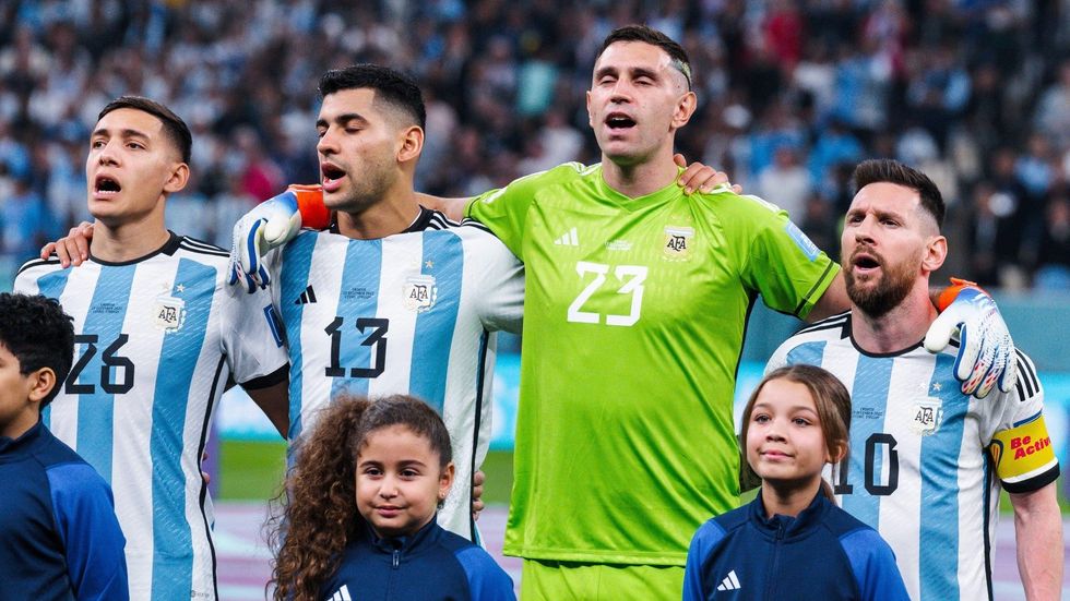 Juventusi në garë për portierin argjentinas Emiliano Martinez