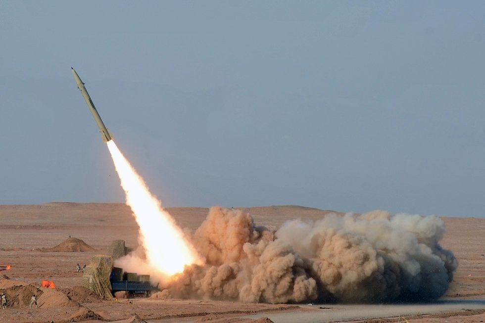 Irani nis sulme me raketa në Gjirin Persik, tension rritet në rajon