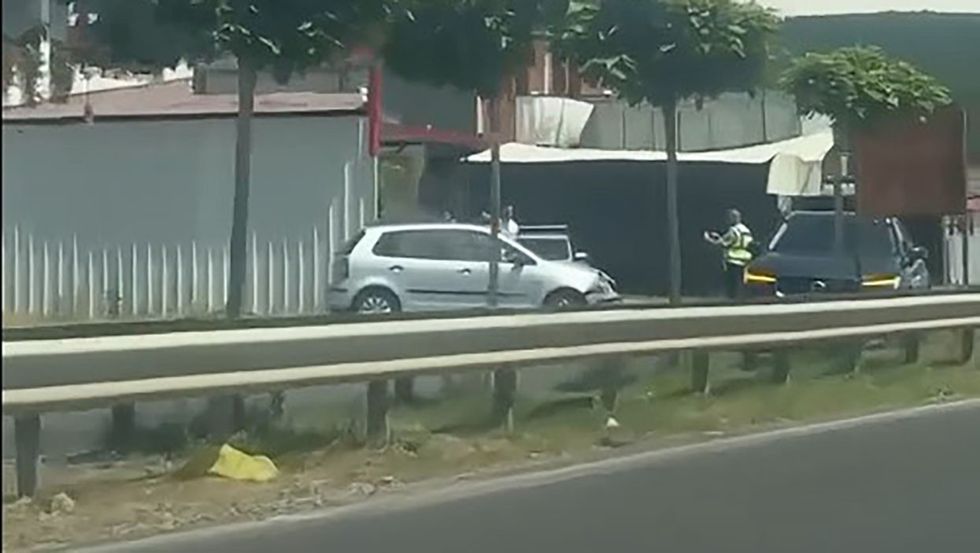 Përplasje në rrugën Prishtinë-Pejë, tre të lënduar pas aksidentit në Llazicë
