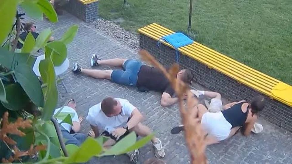 Frika dhe shkatërrimi pas sulmit rus pranë kafenesë në Sumy