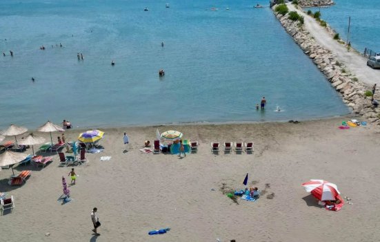 Kryetari i Bashkisë Lezhë, Pjerin Ndreu, konfirmon se janë mbi 20 zona publike plazhi në Shëngjin ku mund të bëhet plazh falas.