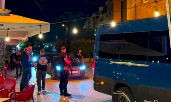 Pla*osja në Pejë dyshohet se ndodhi shkaku i mosmarrëveshjes për parking dhe i dyshuari kishte në posedim dy armë, njërën prej tyre me leje.