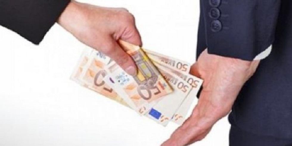 Në vjedhjen në depon e një firme në Klinë janë marrë rreth 20 mijë euro nga kasaforta.