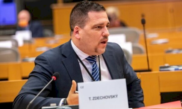 Eurodeputeti çek Tomáš Zdechovský kërkon përjashtimin e Serbisë nga negociatat për anëtarësim në BE pas deklaratave të ministres serbe Snezhana Paunoviq.