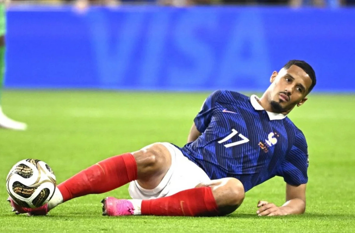 William Saliba është shumë pranë kryerjes së një operacioni në shpinë që do ta mbajë jashtë fushave për deri në pesë muaj.