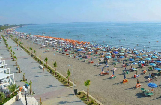 Si po mbetet Shëngjini destinacioni kryesor i pushimeve për shqiptarët e Kosovës