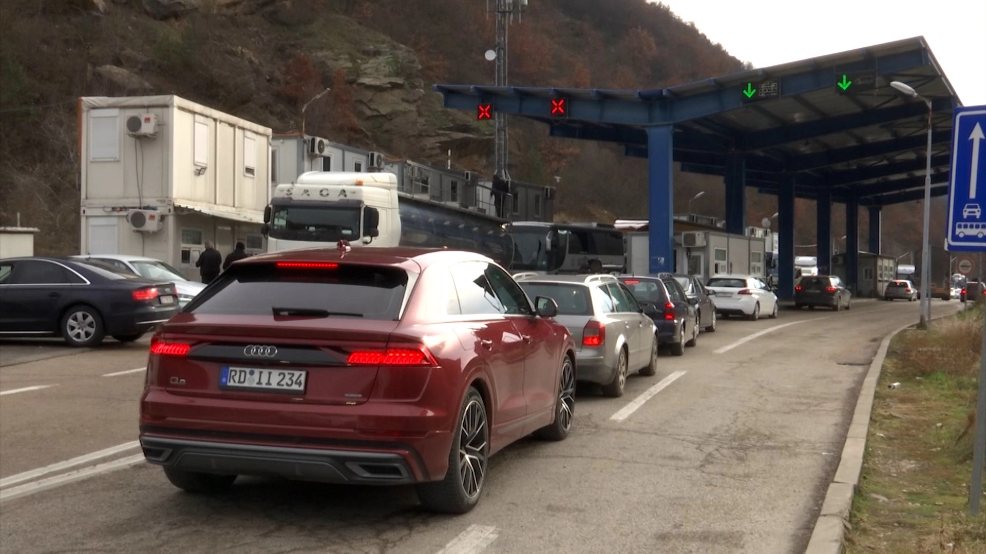 Qarkullimi në Bajakovo rikthehet në normalitet pas pritjeve të gjata