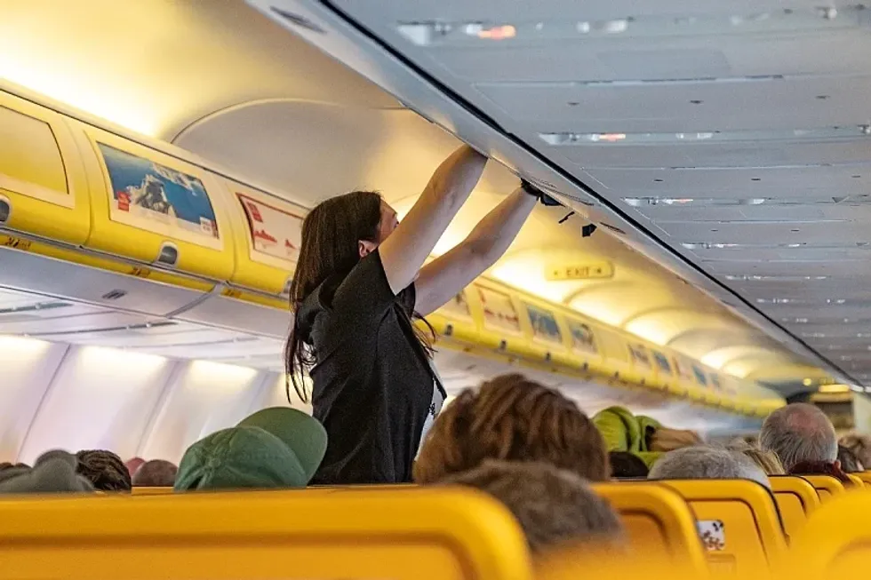 Çfarë nuk duhet të vishni kurrë gjatë fluturimeve me aeroplan