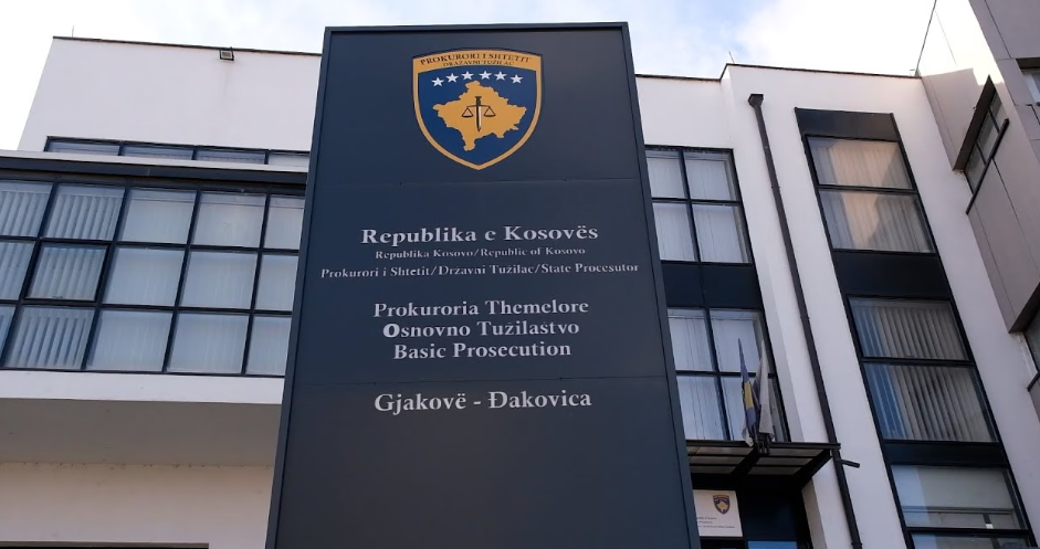 Aktakuzë në Gjakovë për kokainë dhe armë, konfiskohen dy vetura dhe para të gatshme