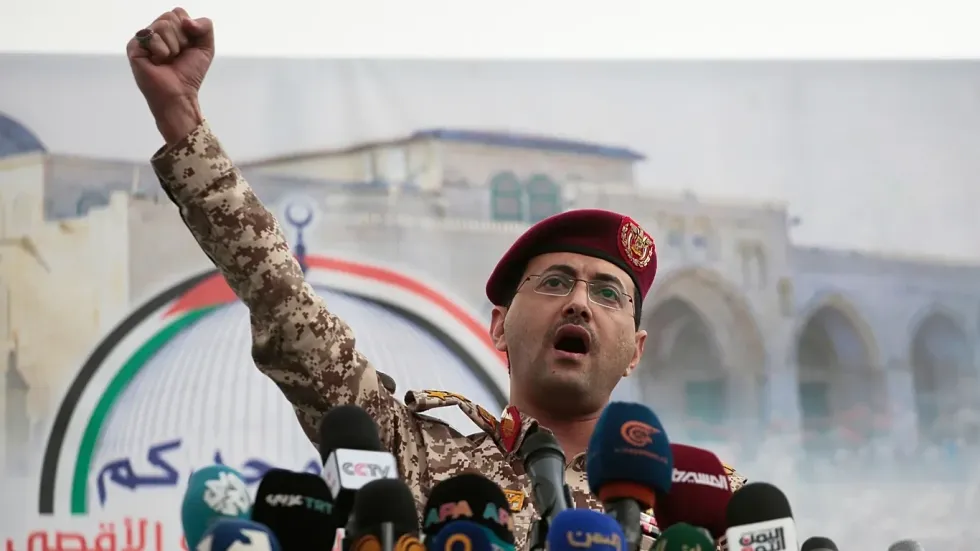 Houthët kanë bërë efektive menjëherë bllokadën detare ndaj Arabisë Saudite si hakmarrje ndaj bllokadës saudite ndaj Jemenit.