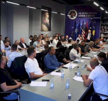 Aleanca për Ardhmërinë e Kosovës zgjodhi Kryesinë e re me Ardian Gjinin kryetar dhe funksionalizoi organet drejtuese të partisë.