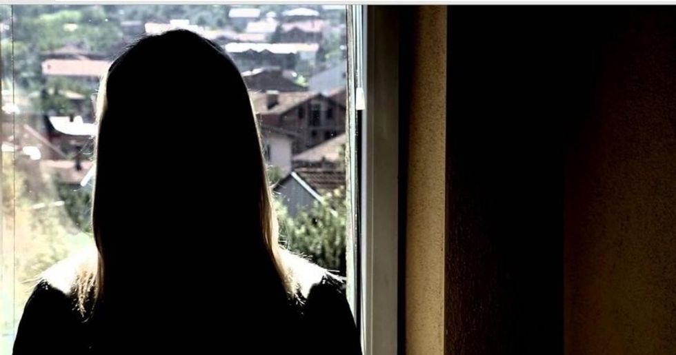 Arrestohet në Prizren për bashkëjetesë me të mitur, por lirohet në procedurë të rregullt