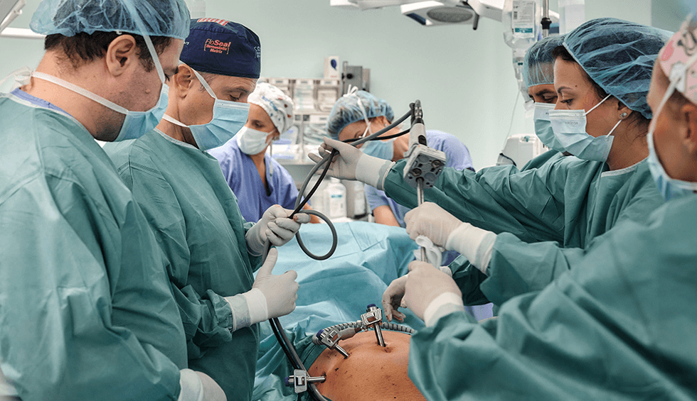Operacioni i parë i asistuar me robot në Spitalin Klinik “Acibadem Sistina” u krye me sukses te një pacient 57-vjeçar me kancer të prostatës.